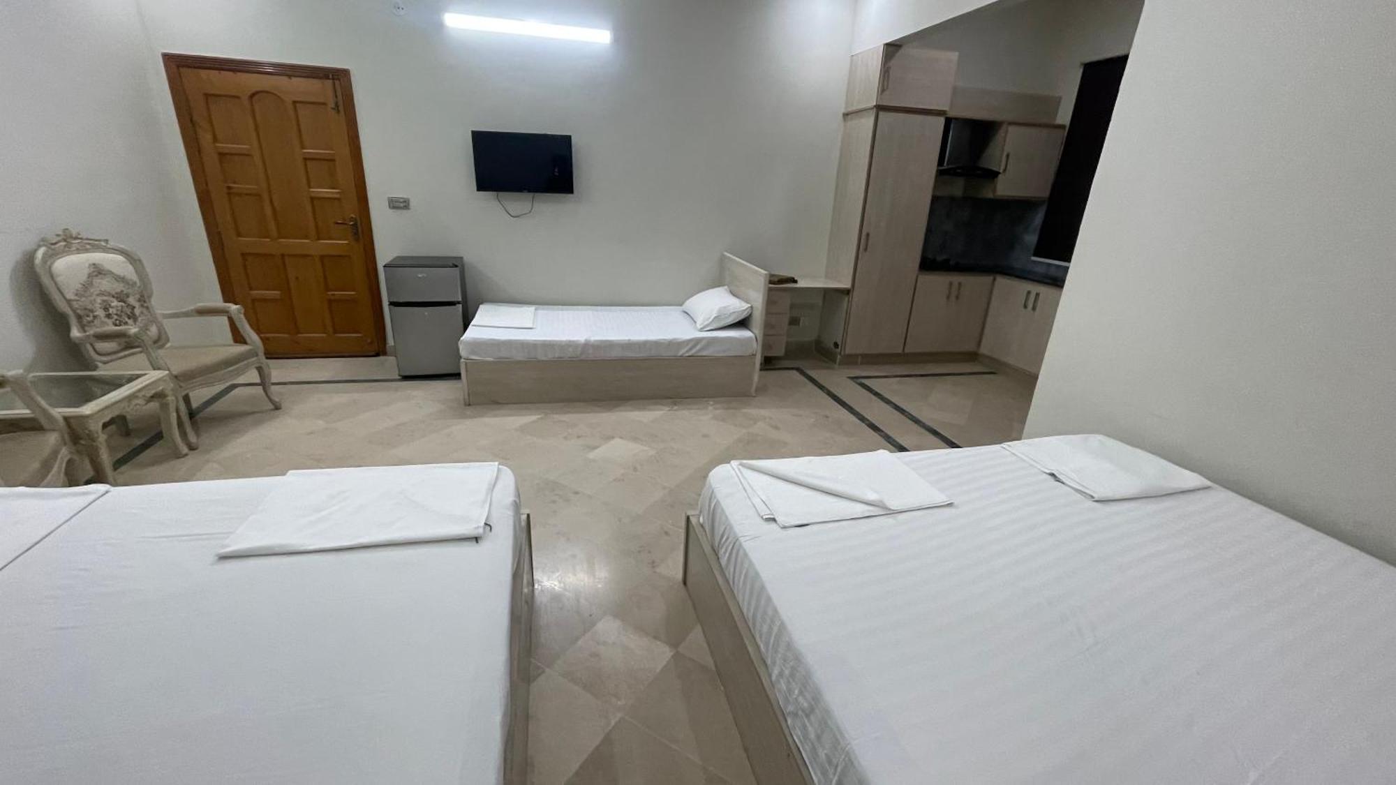 Midways Guest House And Hotels Islamabad Esterno foto