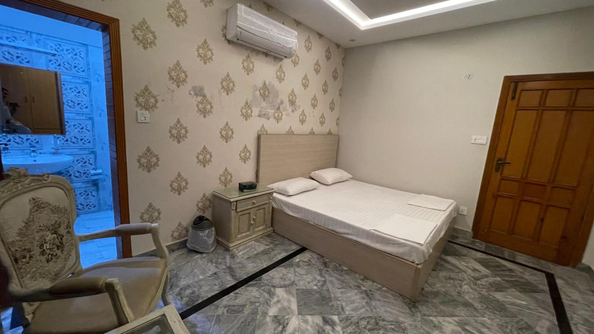 Midways Guest House And Hotels Islamabad Esterno foto