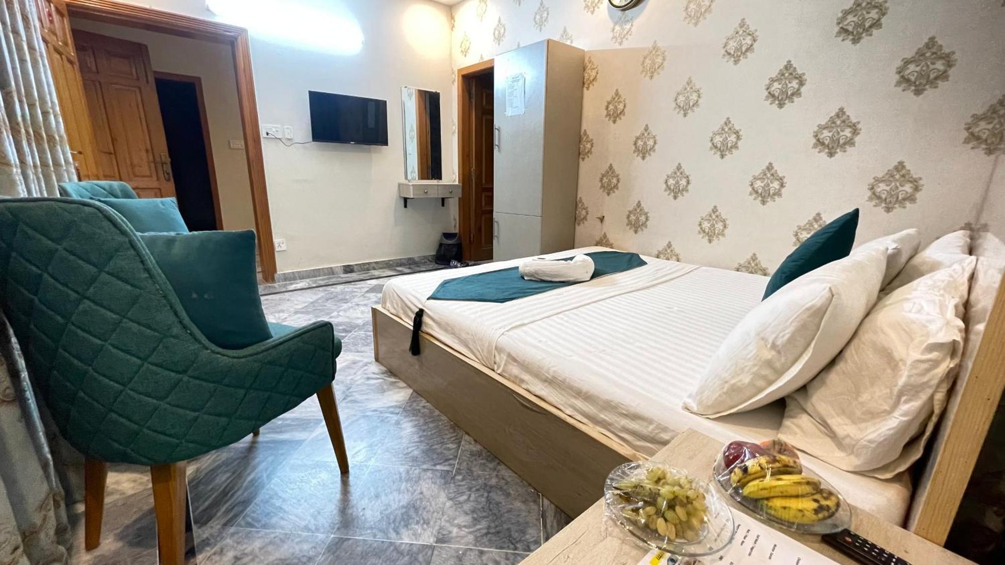 Midways Guest House And Hotels Islamabad Esterno foto